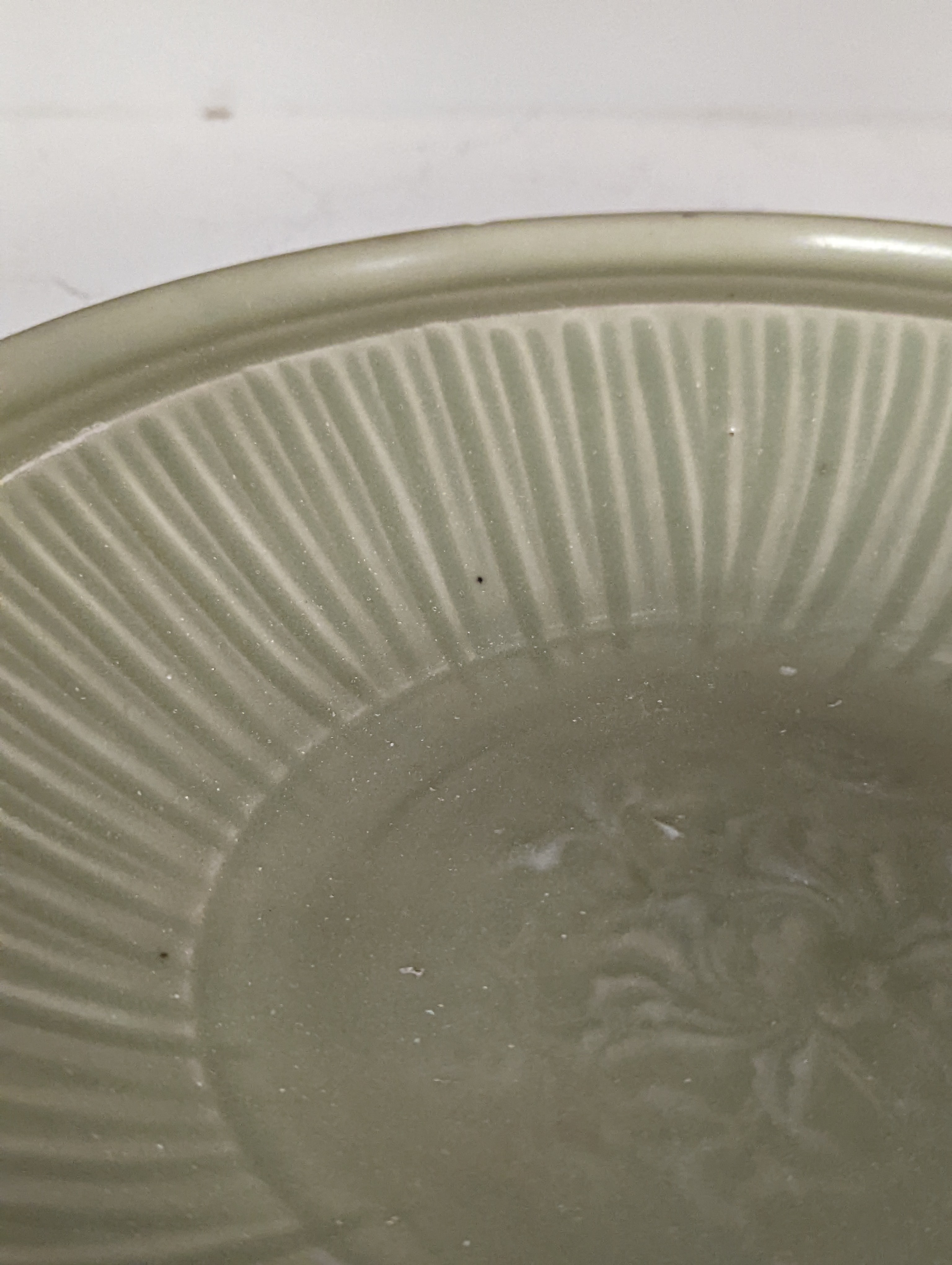 A Chinese Longquan celadon dish, 14th/15th century - 29cm wide